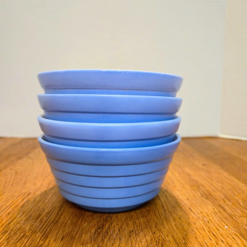 Vintage Hazel Atlas Moderrntone Bowls: Pastel Blue Platonite, Set of 4 - Picture 2 of 4